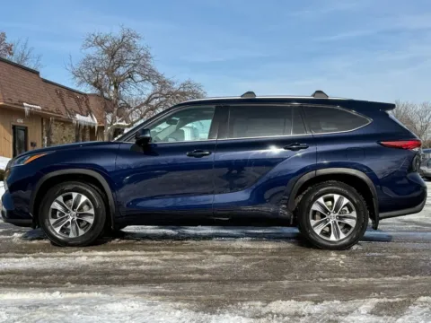Photos of 2020 Toyota Highlander XLE for sale in Carmel, IN at Carmel Auto Gallery
