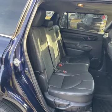 More photos of 2020 Toyota Highlander XLE at Carmel Auto Gallery, IN