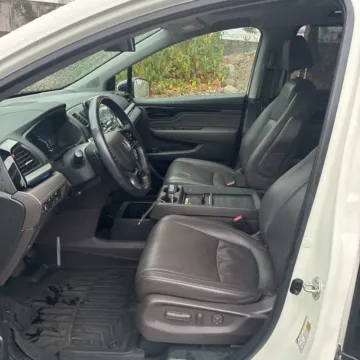 Photos of 2018 Honda Odyssey Elite for sale in Carmel, IN at Carmel Auto Gallery