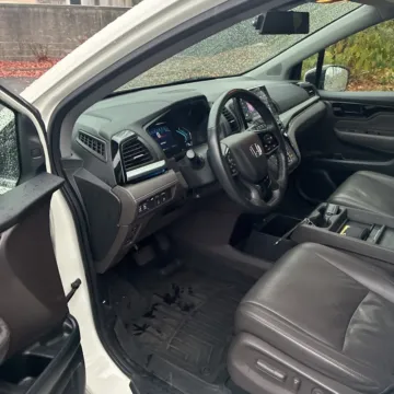 More photos of 2018 Honda Odyssey Elite at Carmel Auto Gallery, IN