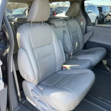 More photos of 2019 Toyota Sienna XLE at Carmel Auto Gallery, IN