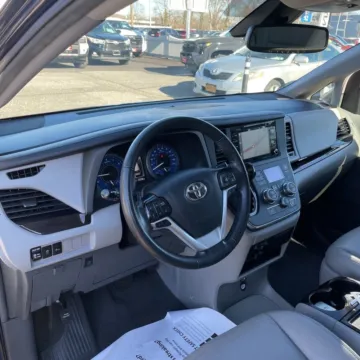 More photos of 2019 Toyota Sienna XLE at Carmel Auto Gallery, IN