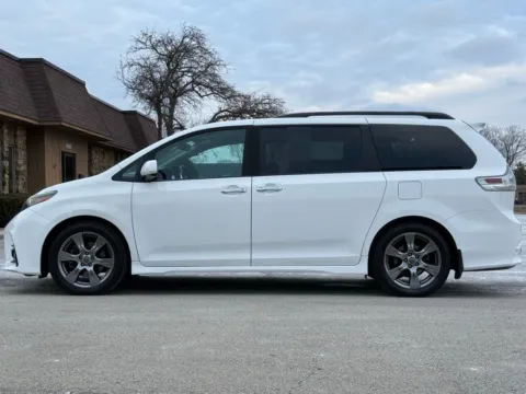 Photos of 2018 Toyota Sienna SE for sale in Carmel, IN at Carmel Auto Gallery