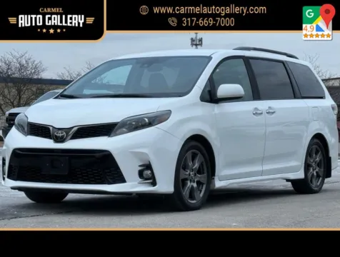 White 2018 Toyota Sienna SE for sale in Carmel, IN