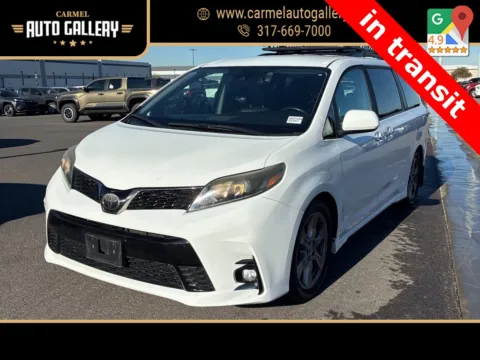White 2018 Toyota Sienna SE for sale in Carmel, IN