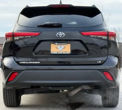 More photos of 2021 Toyota Highlander LE at Carmel Auto Gallery, IN