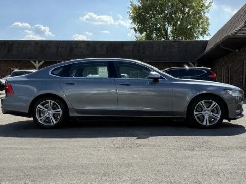 More photos of 2018 Volvo S90 T5 Momentum at Carmel Auto Gallery, IN