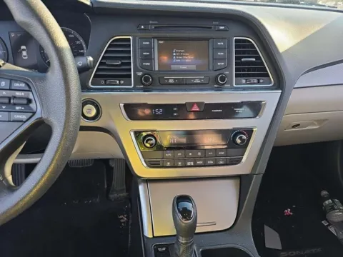 More photos of 2016 Hyundai Sonata Hybrid SE at Carmel Auto Gallery, IN