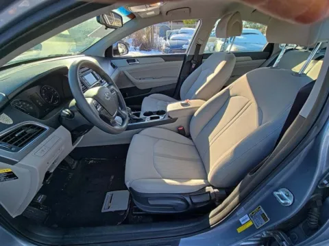 More photos of 2016 Hyundai Sonata Hybrid SE at Carmel Auto Gallery, IN