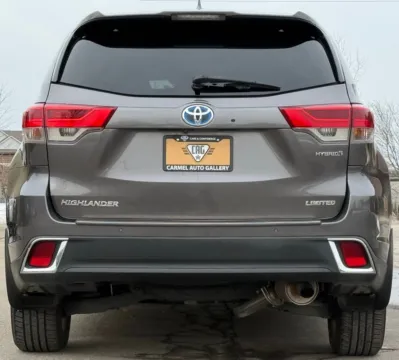 More photos of 2018 Toyota Highlander Hybrid Limited at Carmel Auto Gallery, IN