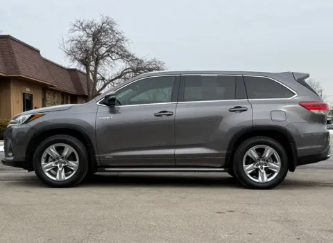 Photos of 2018 Toyota Highlander Hybrid Limited for sale in Carmel, IN at Carmel Auto Gallery