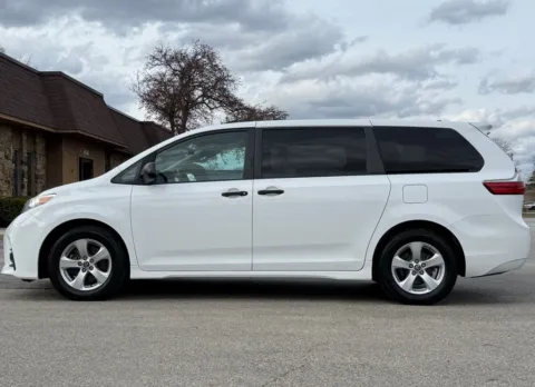 Photos of 2020 Toyota Sienna L for sale in Carmel, IN at Carmel Auto Gallery