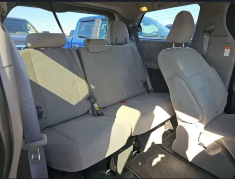 More photos of 2020 Toyota Sienna L at Carmel Auto Gallery, IN