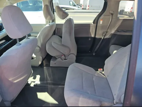 More photos of 2020 Toyota Sienna L at Carmel Auto Gallery, IN