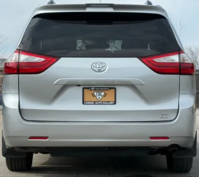 More photos of 2019 Toyota Sienna XLE at Carmel Auto Gallery, IN