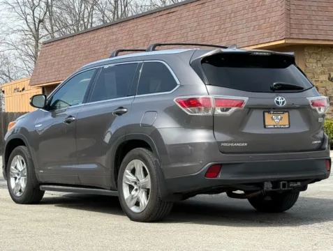 Another view of 2016 Toyota Highlander Hybrid Limited Platinum for sale in Carmel, IN at Carmel Auto Gallery