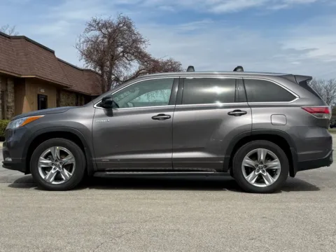 Photos of 2016 Toyota Highlander Hybrid Limited Platinum for sale in Carmel, IN at Carmel Auto Gallery