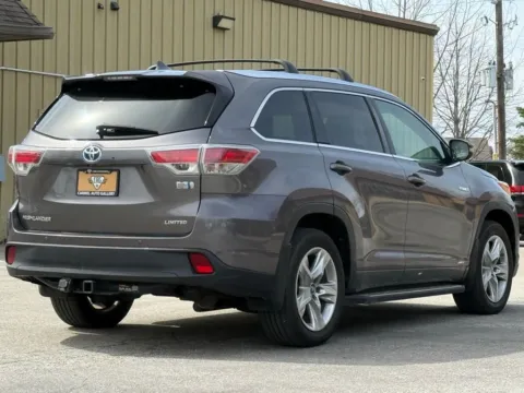 More photos of 2016 Toyota Highlander Hybrid Limited Platinum at Carmel Auto Gallery, IN