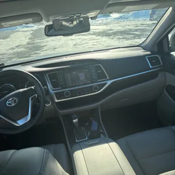 More photos of 2016 Toyota Highlander Hybrid Limited Platinum at Carmel Auto Gallery, IN