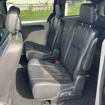 More photos of 2019 Dodge Grand Caravan SXT at Carmel Auto Gallery, IN