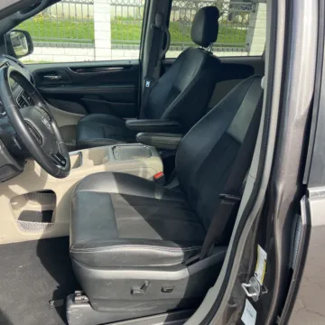 More photos of 2019 Dodge Grand Caravan SXT at Carmel Auto Gallery, IN