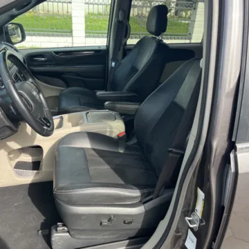 More photos of 2019 Dodge Grand Caravan SXT at Carmel Auto Gallery, IN