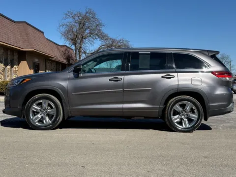 Photos of 2018 Toyota Highlander Limited for sale in Carmel, IN at Carmel Auto Gallery