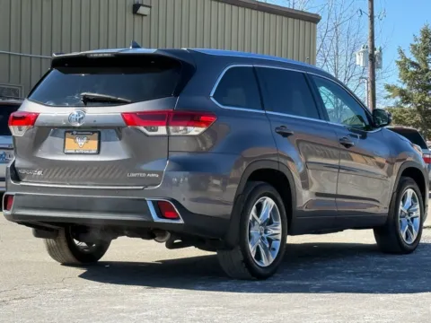 More photos of 2018 Toyota Highlander Limited at Carmel Auto Gallery, IN