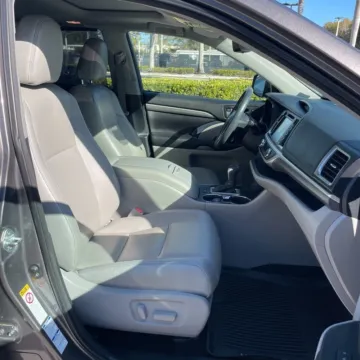 More photos of 2018 Toyota Highlander Limited at Carmel Auto Gallery, IN