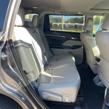 More photos of 2018 Toyota Highlander Limited at Carmel Auto Gallery, IN