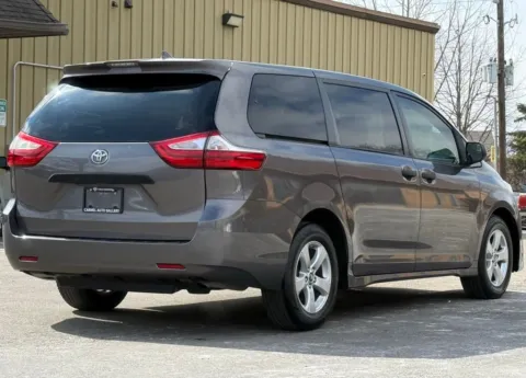More photos of 2019 Toyota Sienna L at Carmel Auto Gallery, IN