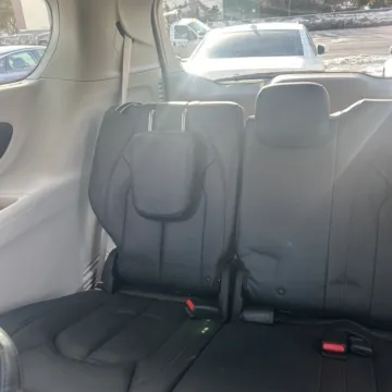 More photos of 2018 Chrysler Pacifica Touring L at Carmel Auto Gallery, IN