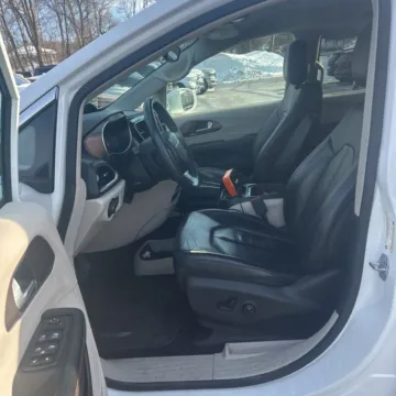 Photos of 2018 Chrysler Pacifica Touring L for sale in Carmel, IN at Carmel Auto Gallery