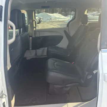 Another view of 2018 Chrysler Pacifica Touring L for sale in Carmel, IN at Carmel Auto Gallery