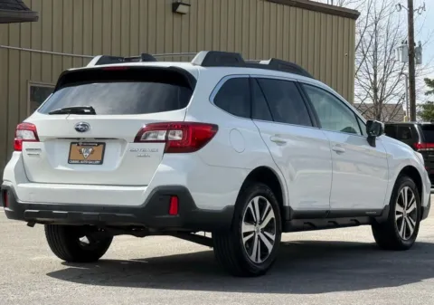 More photos of 2018 Subaru Outback 3.6R at Carmel Auto Gallery, IN