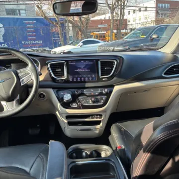 More photos of 2019 Chrysler Pacifica Touring L at Carmel Auto Gallery, IN