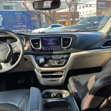 More photos of 2019 Chrysler Pacifica Touring L at Carmel Auto Gallery, IN