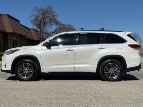 Photos of 2018 Toyota Highlander XLE for sale in Carmel, IN at Carmel Auto Gallery