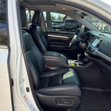 More photos of 2018 Toyota Highlander XLE at Carmel Auto Gallery, IN