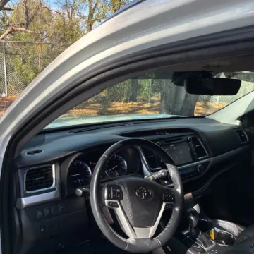More photos of 2018 Toyota Highlander XLE at Carmel Auto Gallery, IN