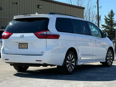 More photos of 2020 Toyota Sienna LE at Carmel Auto Gallery, IN