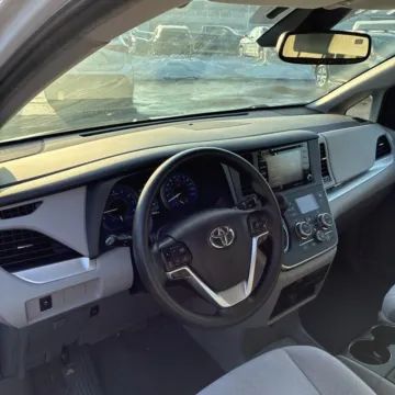 More photos of 2020 Toyota Sienna LE at Carmel Auto Gallery, IN