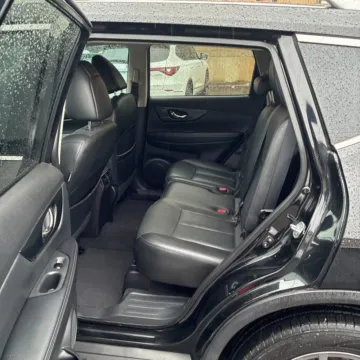 More photos of 2016 Nissan Rogue SL at Carmel Auto Gallery, IN