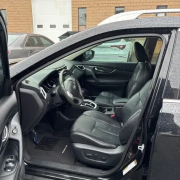 More photos of 2016 Nissan Rogue SL at Carmel Auto Gallery, IN