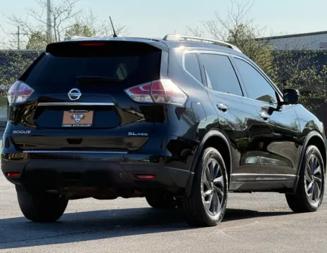 More photos of 2016 Nissan Rogue SL at Carmel Auto Gallery, IN