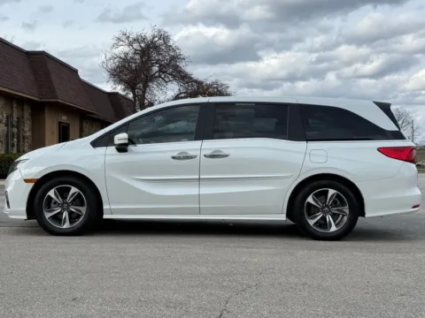Photos of 2020 Honda Odyssey Touring for sale in Carmel, IN at Carmel Auto Gallery