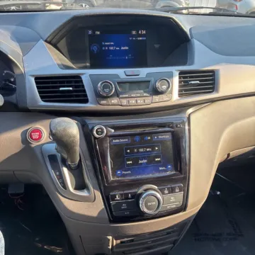 Another view of 2016 Honda Odyssey SE for sale in Carmel, IN at Carmel Auto Gallery