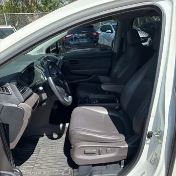 More photos of 2018 Honda Odyssey Touring at Carmel Auto Gallery, IN