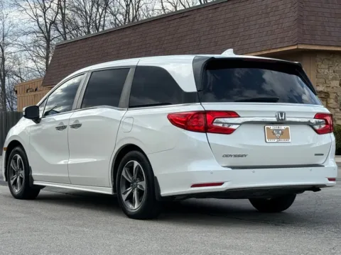 Another view of 2018 Honda Odyssey Touring for sale in Carmel, IN at Carmel Auto Gallery