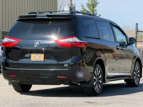 More photos of 2020 Toyota Sienna XLE at Carmel Auto Gallery, IN